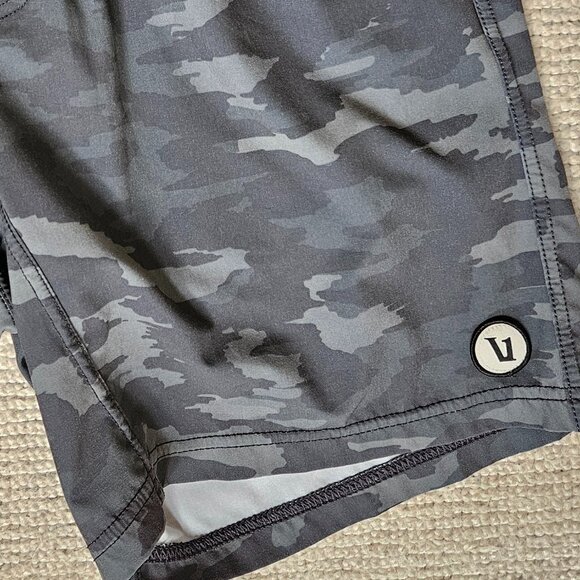 Vuori Men's Shorts Green Gray Camo Lined Large L ? Workout Athletic Missing Tie - Picture 3 of 7